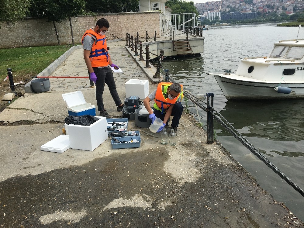 Çevre Bakanlığı ekipleri Haliç’ten numune aldı 