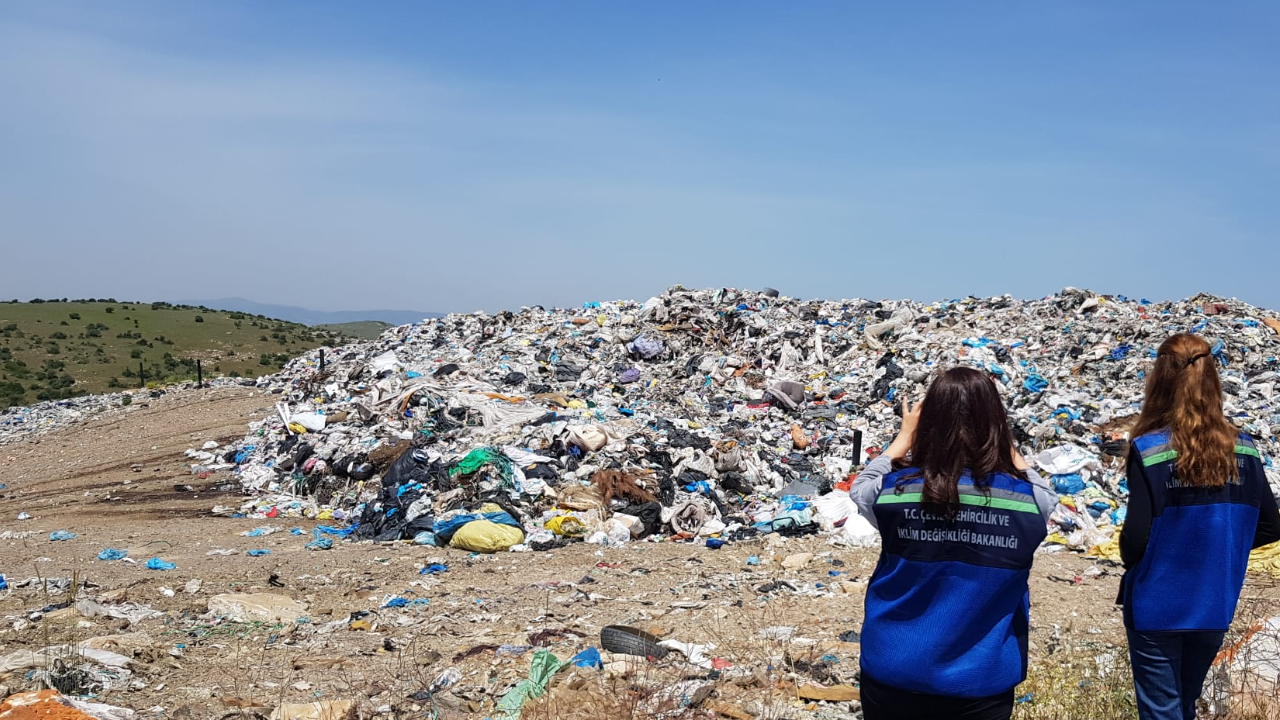 Çevre sizden neler çekiyor neler! CHP’li Izmir Büyükşehir Belediyesi Yine Fena Yakalandı!