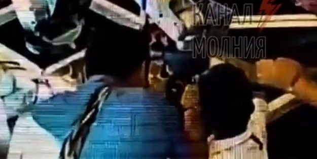 Çevredekiler apar topar koştu! Robotla satranç oyununda kötü son