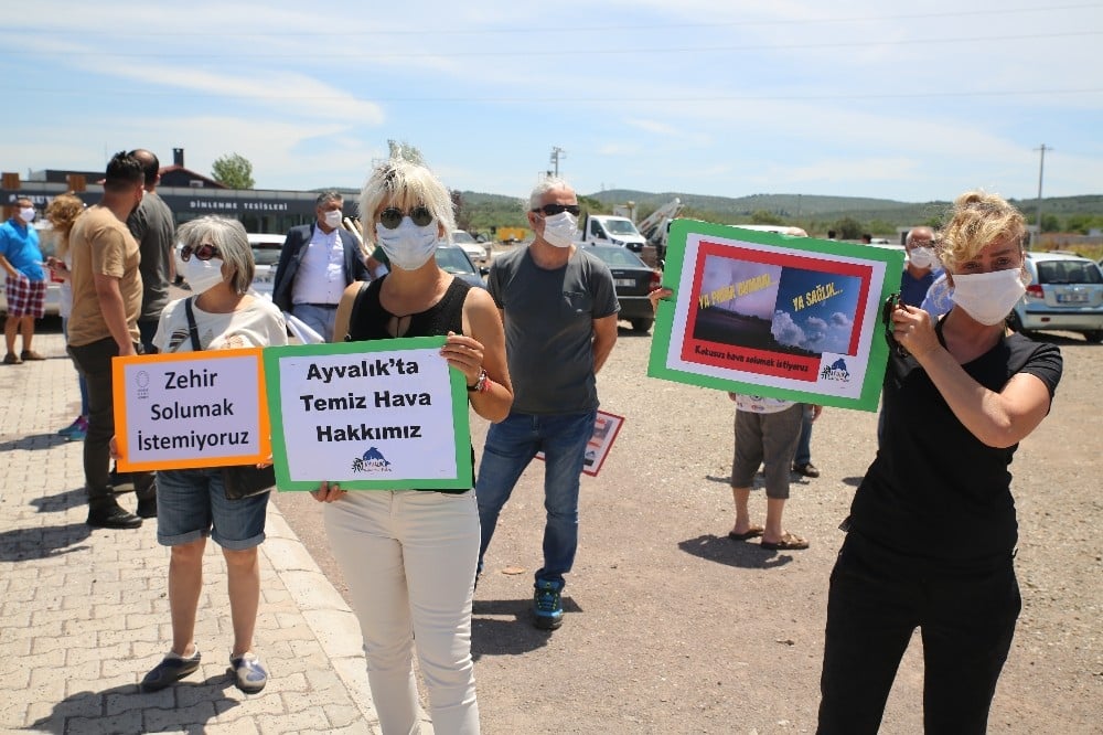 Çevreyi kirlettiği savunulan fabrikanın önünde çevreci mitingi 
