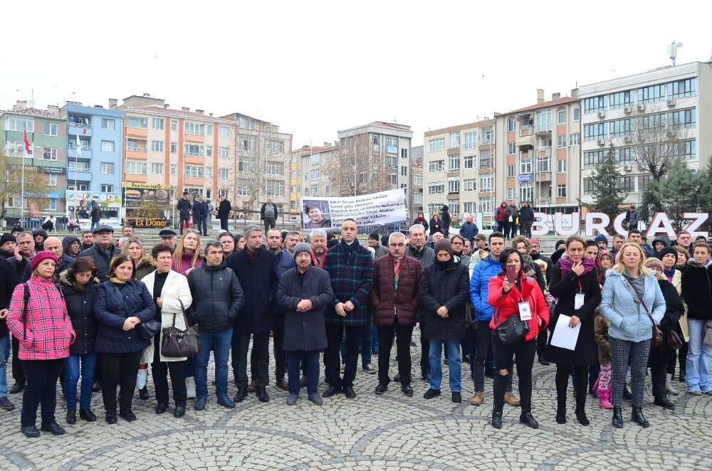 Çevreyolu için uluslararası karayolunu trafiğe kapattılar 
