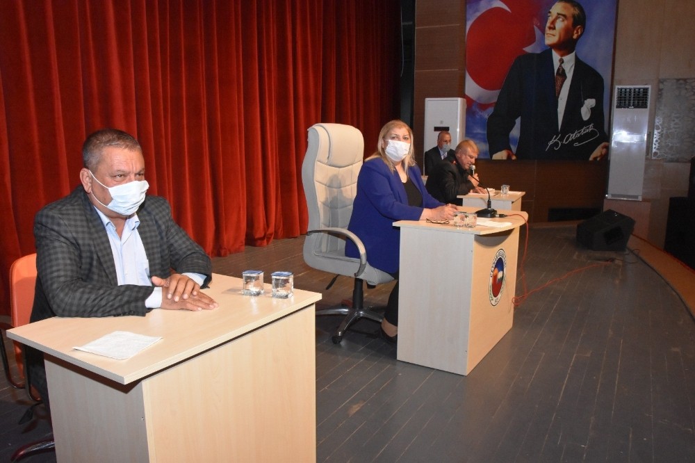 Ceyhan belediye meclisi olağanüstü toplandı 