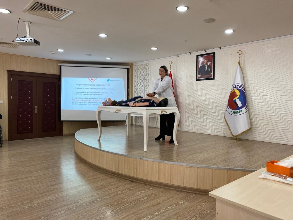 Ceyhan belediyesi, vatandaşlara ilk yardım eğitimi verdi 