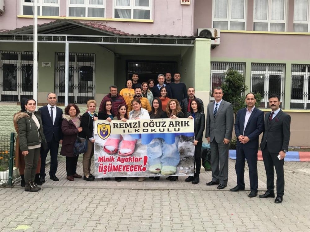 Ceyhan’da 350 öğrenciye ayakkabı yardımı 