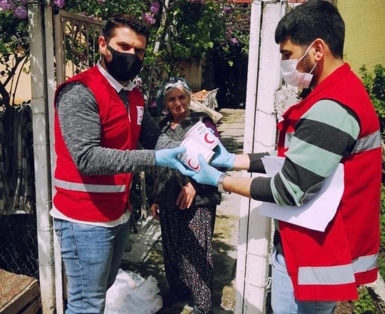 Ceyhan’da ihtiyaç sahiplerine yardım 