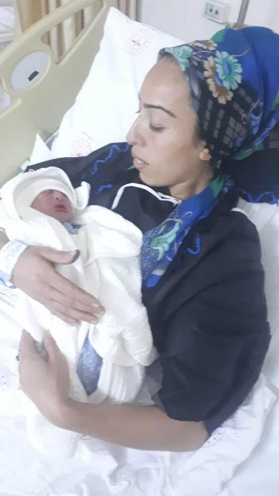 Ceyhan’da yeni yılın ilk bebeği 