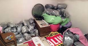 Çeyiz sandığından çıkan şoke etti! Tutuklandılar