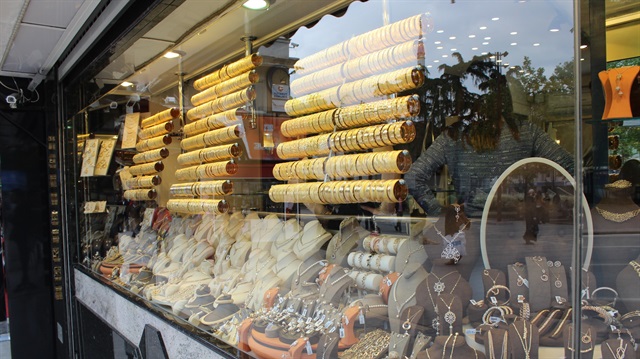 Çeyrek 215 liradan işlem görüyor