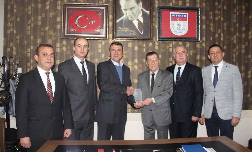 Çeyrek asırdan bu yana hiç şikayet getirmeyen şoföre ödül 