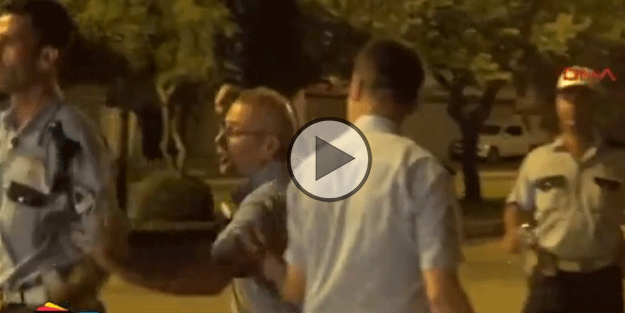 Ceza yazan polise 'FETÖ'cüsünüz' diyerek saldırdı