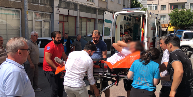 Cezaevi firarisi polisi görünce balkondan otomobilin tavanına atladı