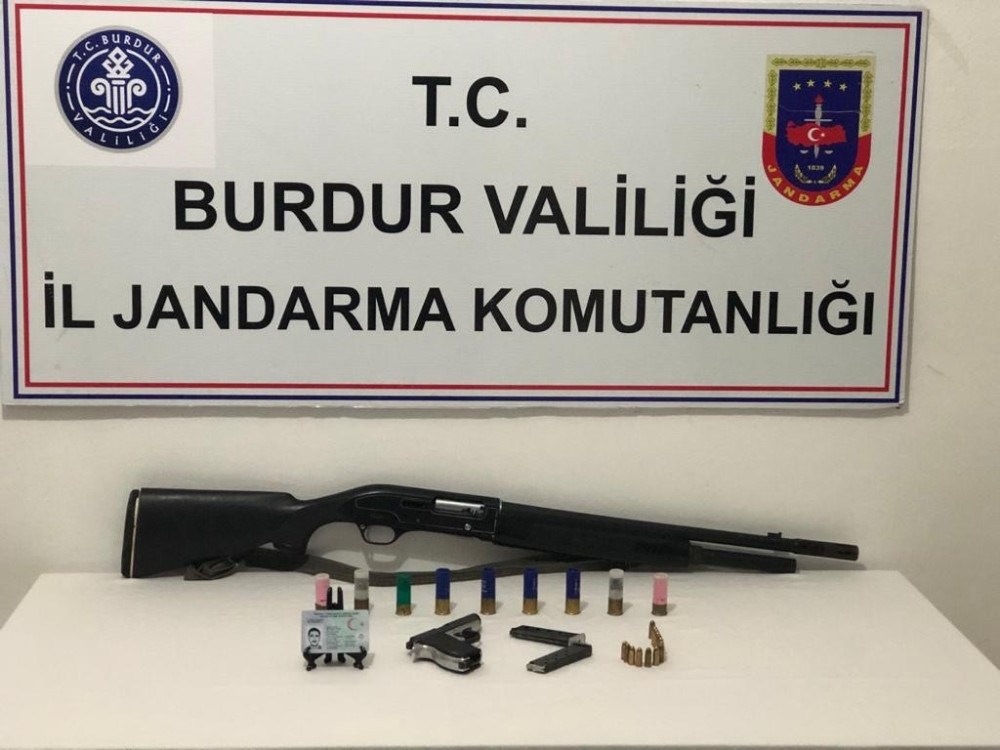 Cezaevi firarisi sahte kimlikle bağ evinde yakalandı 