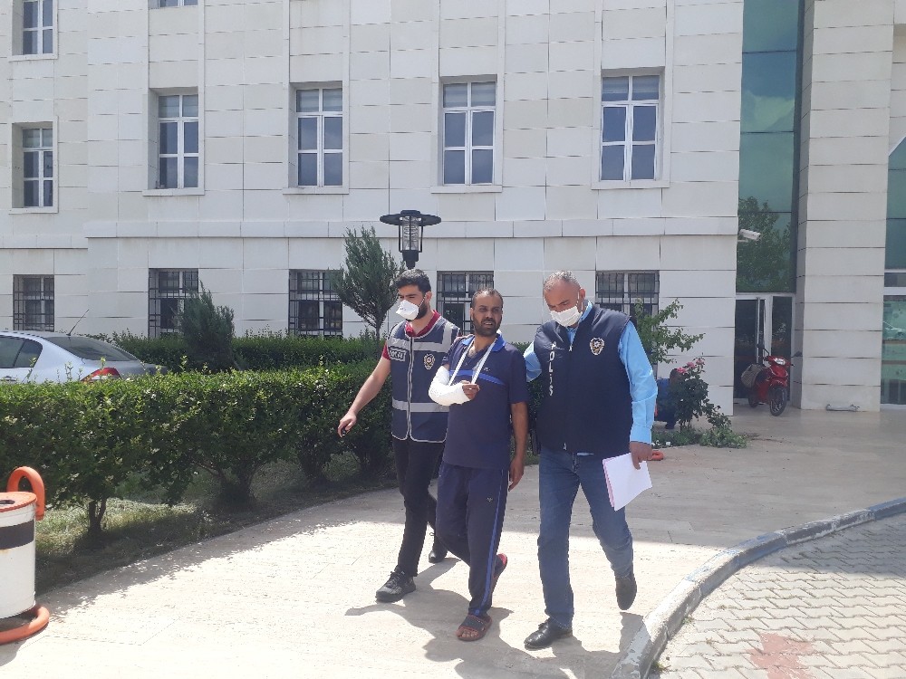 Cezaevi firarisi saklandığı evde yakalandı 
