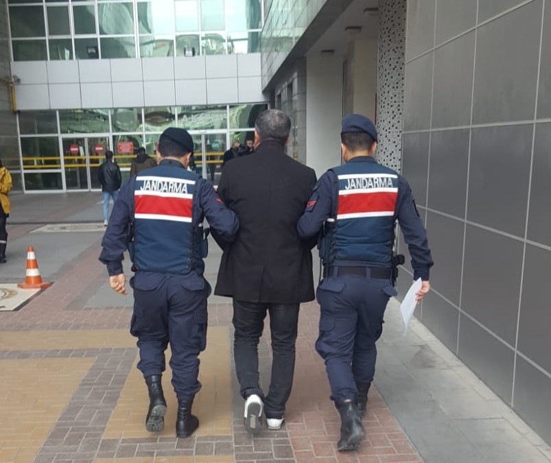 Cezaevi firarisi yolculuk yaparken yakalandı 
