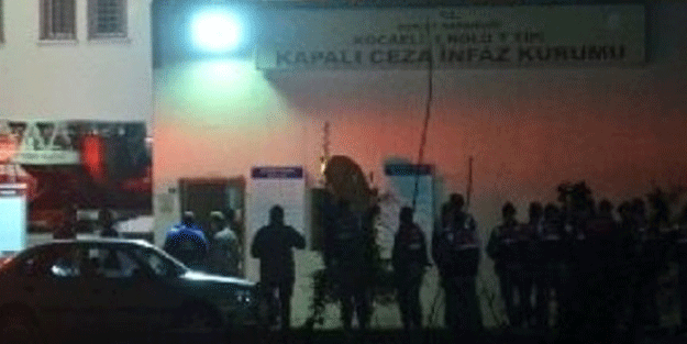 Cezaevi müdürü FETÖ'den gözaltında