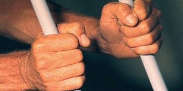 Cezaevi müdüründen ihanet: İsteyen kaçsın!