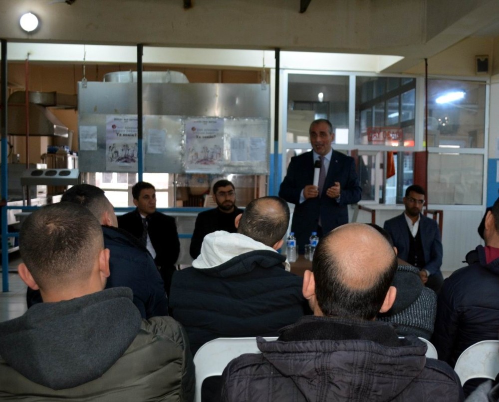 Cezaevinde din istismarı ile terör örgütleri hakkında konferans verildi 