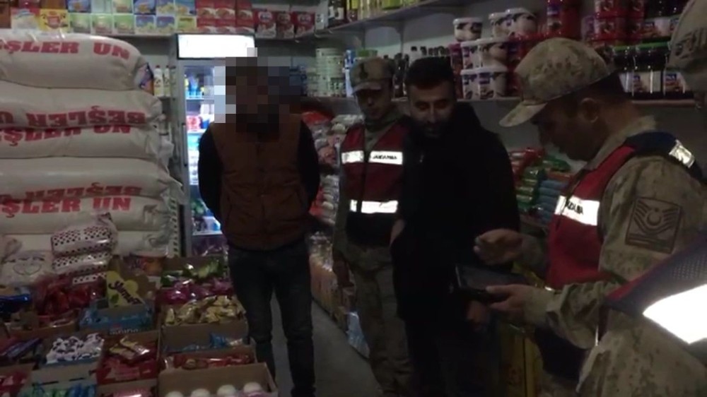 Cezaevinden 3 yıl önce firar eden zanlı, markette alışveriş yaparken yakalandı 
