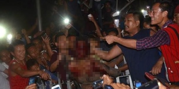 Cezaevinden aldıkları tecavüzcüyü parçalayıp yaktılar