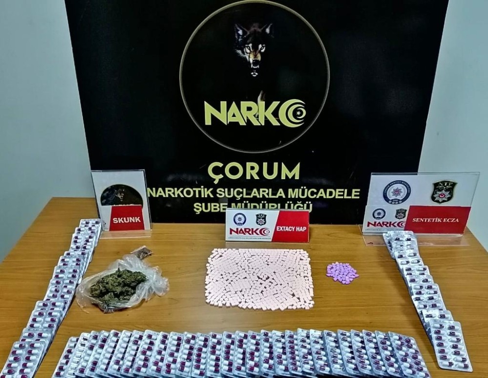 Cezaevinden izinli çıktılar uyuşturucu satarken narkotimlere yakalandılar 