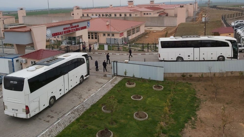 Cezaevlerinden tahliyeler başladı 