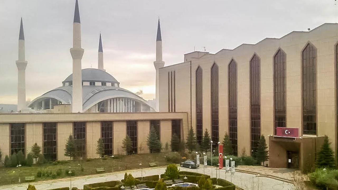 Cezası olmayınca palavra üstüne palavra! Çift maaş yalanından sonra bağışla araç yalanı