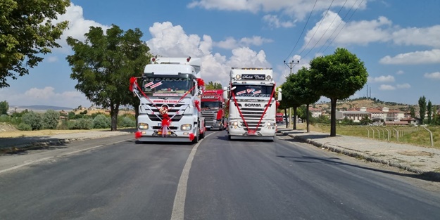 Cezayı yiyip halaya gittiler! Polis çevirmesine takılan düğün konvoyu