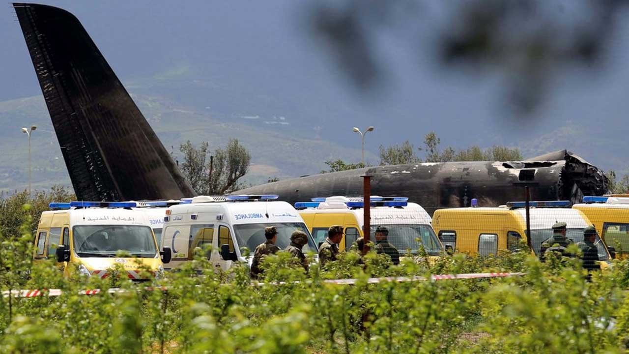 Askeri kargo uçağı düştü