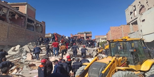 Cezayir’de bina çöktü! Ölüler var