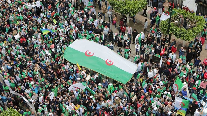 Cezayir'de 'Buteflika rejimi temsilcileri' için protesto gösterileri düzenlendi