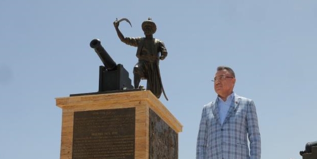 Cezayir'de Cumhurbaşkanı Yardımcısı Fuat Oktay'dan 'Oruç Reis' mesajı!