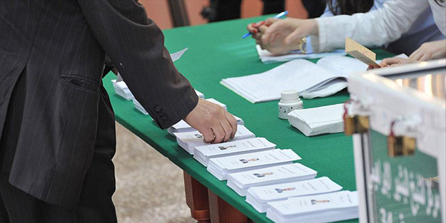Cezayir'de cumhurbaşkanlığı seçimleri ertelendi