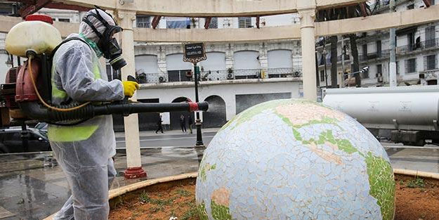 Cezayir'de eğitime 2 hafta ertelendi