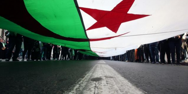 Cezayir'de 'kara dönem' mahkumlarını serbest bırakacak kanun hazırlanıyor