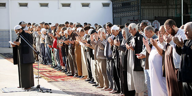  Cezayir’de ülke çapında yağmur duasına çıkıldı