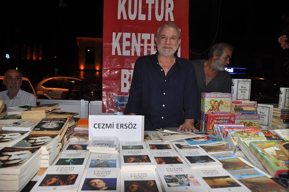 Cezmi Ersöz Kuşadası’nda okurlarıyla buluştu 