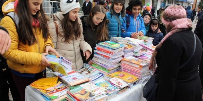 Tatile giren öğrencilere hediye kitap