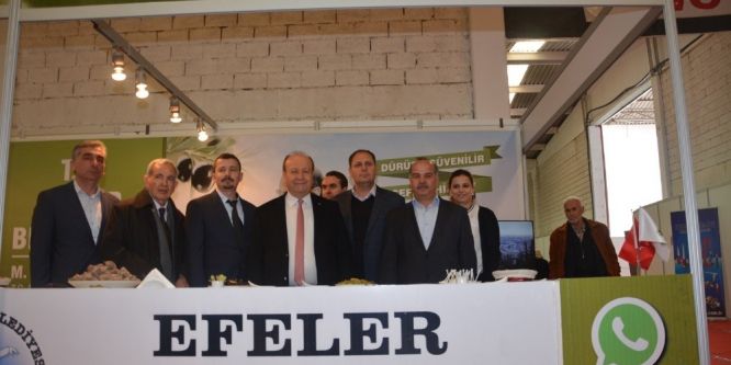 Başkan Özakcan, Tarım Gıda ve Hayvancılık Fuarını ziyaret etti