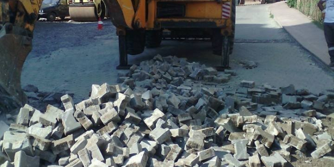 Akçakoca’da yol çalışmaları devam ediyor