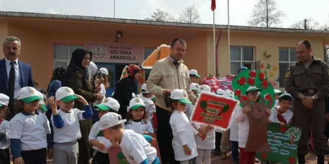 Minik eller fidan dikti