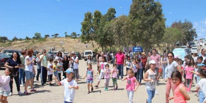 Foça, uçurtmalarla şenlendi