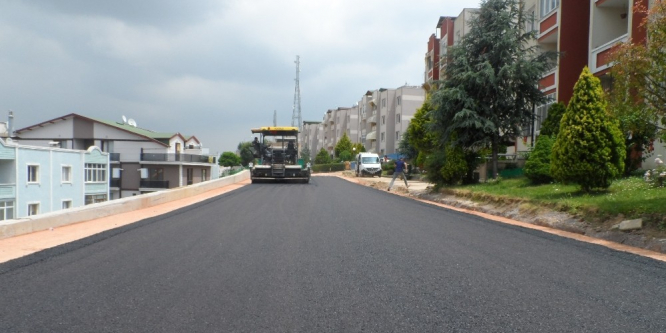 İzmit’te asfalt çalışmaları sürüyor