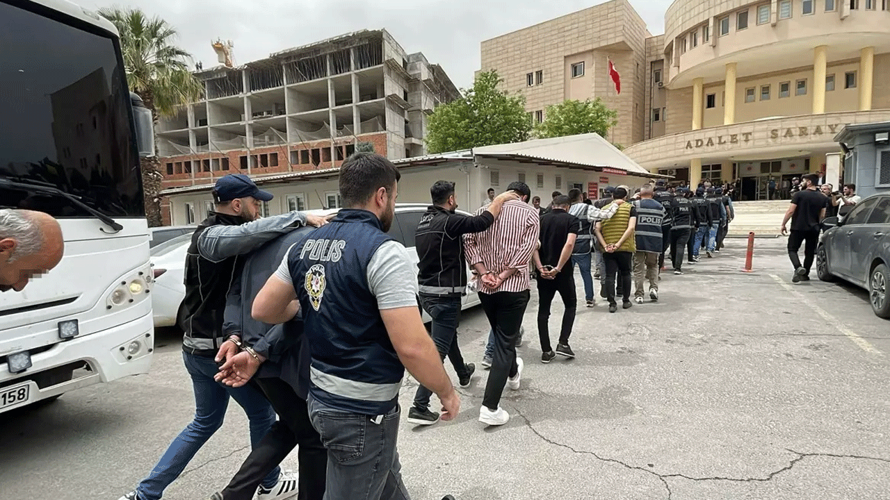 Change operasyonu! 15 kişi paketlendi