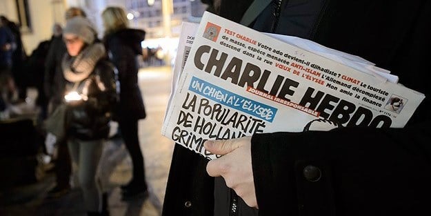 Charlie Hebdo alçak karikatürlerine devam ediyor