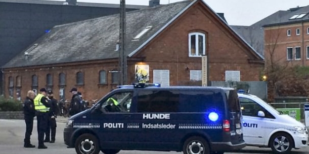 Charlie Hebdo toplantısına şok baskın!