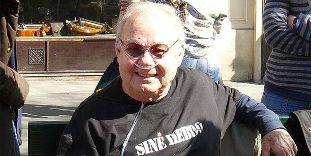 Charlie Hebdo'dan kovulan çizer öldü