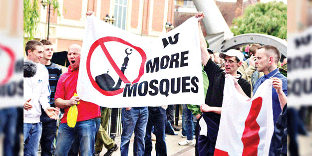 Charlie Hebdo’ya özgürlük var Müslümana yok