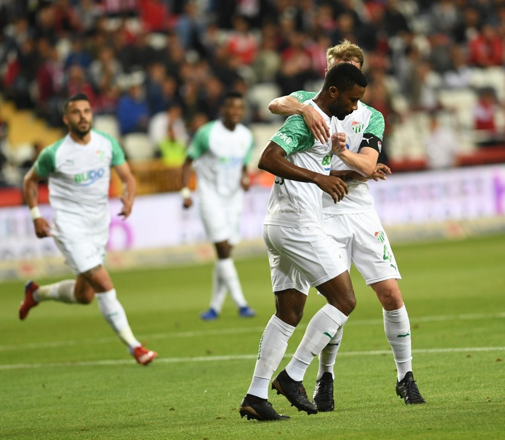 Chedjou siftah yaptı 