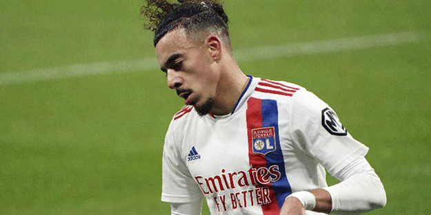 Chelsea, Fransız futbolcu Gusto'yu transfer etti