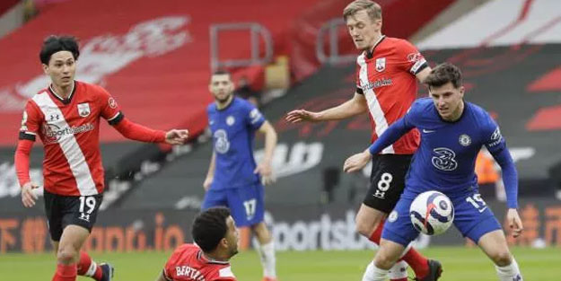 Chelsea galibiyet serisini bozdu